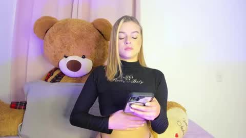 Snapshot of suzan__cooper2 chatting on 01.20.25 suzan__cooper2 online show from 01.20.25