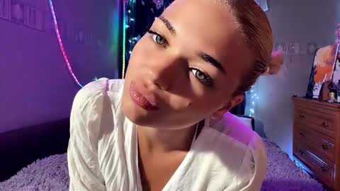 Stacy online show from 08.04.26