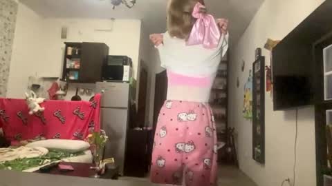 Suzanna online show from 04.16.26