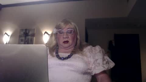 Snapshot of suzannebanci chatting on 02.14.25 My name is Sissy or more fully Suzanna Aprilia Maria Mariquita Catarina Chinita Banci. Soy una puta - que chimba ladybug online show from 02.14.25