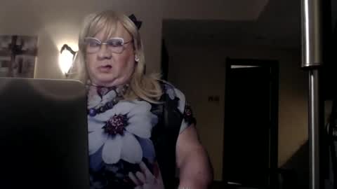 Snapshot of suzannebanci chatting on 02.28.25 My name is Sissy or more fully Suzanna Aprilia Maria Mariquita Catarina Chinita Banci. Soy una puta - que chimba ladybug online show from 02.28.25