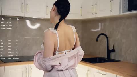 Snapshot of suziegoglia chatting on 01.12.26 Kristanna online show from 01.12.26