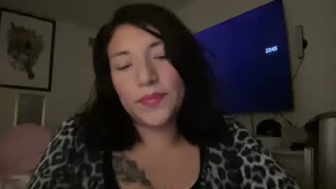 Snapshot of suzyishellawet chatting on 10.23.25 Suzy online show from 10.23.25