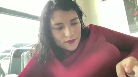 Snapshot of suzyishellawet chatting on 11.17.25 Suzy online show from 11.17.25