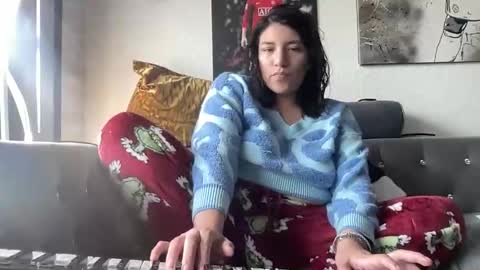 Snapshot of suzyishellawet chatting on 11.23.25 Suzy online show from 11.23.25