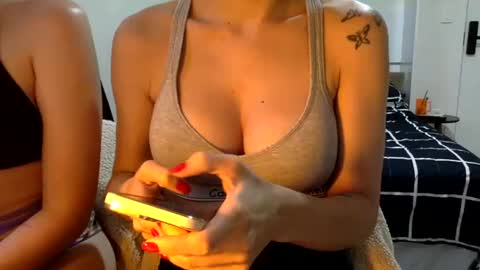 Snapshot of suzysummerrrrrrrrr chatting on 02.18.25 The real sugar baby Suzy Summer online show from 02.18.25