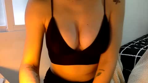 Snapshot of suzysummerrrrrrrrr chatting on 02.28.25 The real sugar baby Suzy Summer online show from 02.28.25