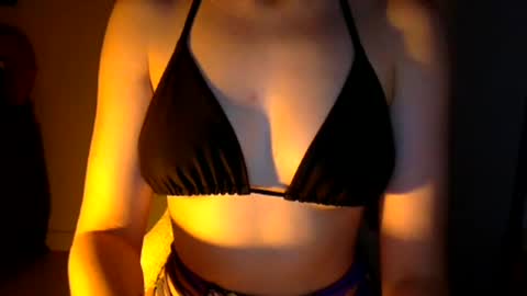 Snapshot of suzysummerrrrrrrrr chatting on 03.06.25 The real sugar baby Suzy Summer online show from 03.06.25