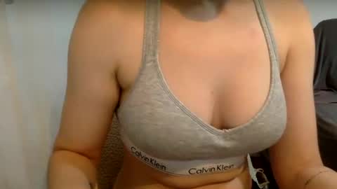 Snapshot of suzysummerrrrrrrrr chatting on 03.10.25 The real sugar baby Suzy Summer online show from 03.10.25