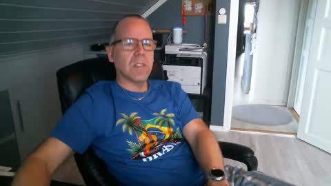 Snapshot of sverige1980 chatting on 03.21.26 Tom online show from 03.21.26