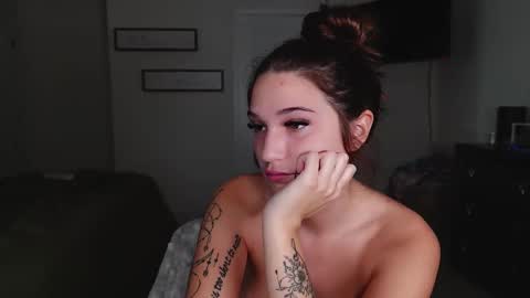 Snapshot of svtf2323 chatting on 10.09.25 SV online show from 10.09.25