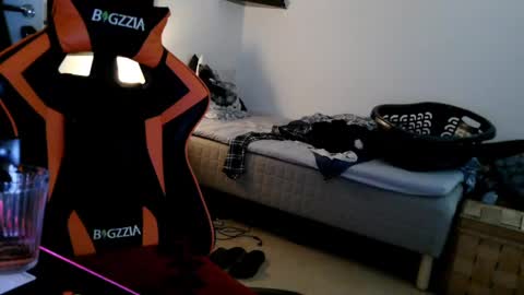 Snapshot of swe9090 chatting on 01.25.25 swe9090 online show from 01.25.25