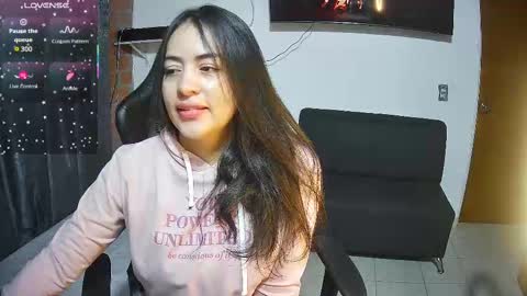 Snapshot of sweet10salome chatting on 10.21.25 sweet10salome online show from 10.21.25