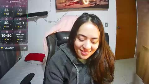 Snapshot of sweet10salome chatting on 10.22.25 sweet10salome online show from 10.22.25