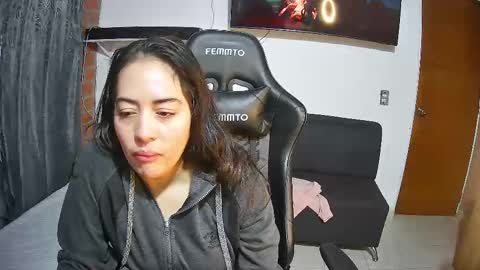 Snapshot of sweet10salome chatting on 10.27.25 sweet10salome online show from 10.27.25