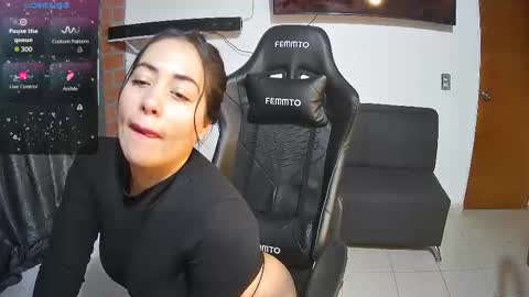 Snapshot of sweet10salome chatting on 11.15.25 sweet10salome online show from 11.15.25