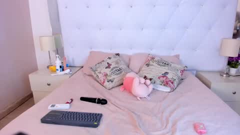 Snapshot of sweet__abbey chatting on 09.25.25 Abby online show from 09.25.25