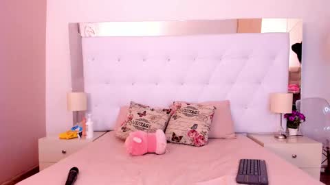 Snapshot of sweet__abbey chatting on 10.06.25 Abby online show from 10.06.25