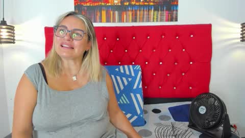 Snapshot of sweet__mature chatting on 11.23.25 Carolina online show from 11.23.25