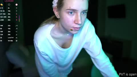 Snapshot of sweet__michelle chatting on 10.31.25 Michelle online show from 10.31.25