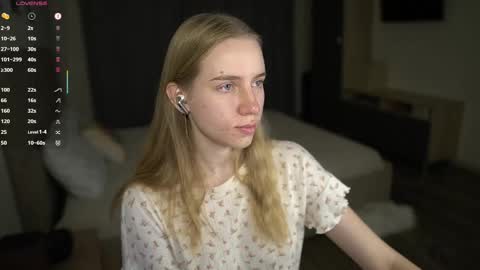 Snapshot of sweet__michelle chatting on 11.12.25 Michelle online show from 11.12.25