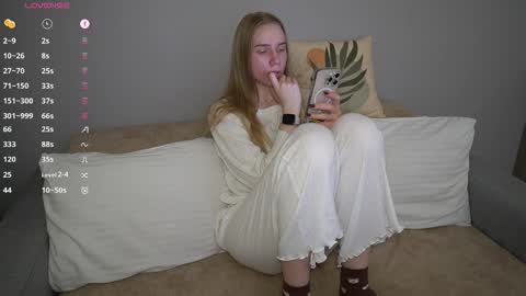 Snapshot of sweet__michelle chatting on 12.20.25 Michelle online show from 12.20.25