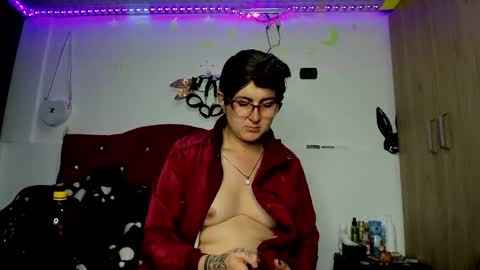 Snapshot of sweet__suck69bitch chatting on 01.07.25 sweet__suck69bitch online show from 01.07.25