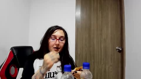 Snapshot of sweet__suck69bitch chatting on 02.20.25 sweet__suck69bitch online show from 02.20.25