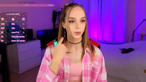 Snapshot of sweet_ali3s chatting on 09.25.25 Call me Alis   online show from 09.25.25