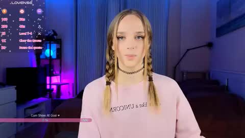 Snapshot of sweet_ali3s chatting on 10.09.25 Call me Alis   online show from 10.09.25