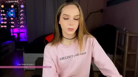 Snapshot of sweet_ali3s chatting on 10.13.25 Call me Alis   online show from 10.13.25