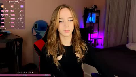 Snapshot of sweet_ali3s chatting on 10.19.25 Call me Alis   online show from 10.19.25