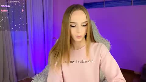 Snapshot of sweet_ali3s chatting on 10.25.25 Call me Alis   online show from 10.25.25