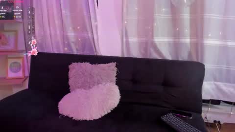 Snapshot of sweet_bellaa_ chatting on 06.17.26 Bella online show from 06.17.26