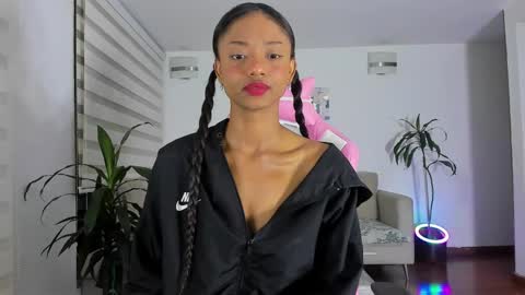 Snapshot of sweet_brunette88 chatting on 01.08.25 sweet_brunette88 online show from 01.08.25