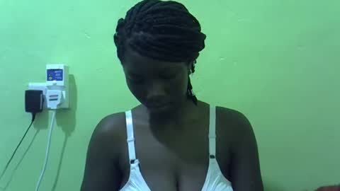 Snapshot of sweet_cherie1 chatting on 05.19.26 sweet_cherie1 online show from 05.19.26