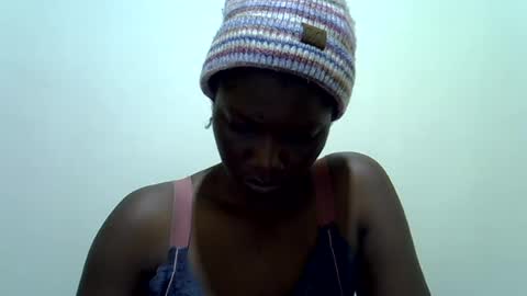 Snapshot of sweet_cherie1 chatting on 08.05.26 sweet_cherie1 online show from 08.05.26