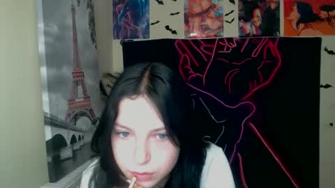 Snapshot of sweet_cherryg chatting on 10.03.25 Ivy online show from 10.03.25