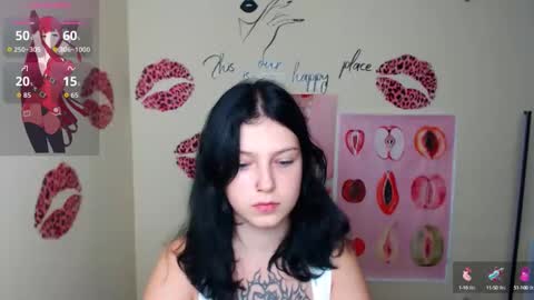 Snapshot of sweet_cherryg chatting on 10.10.25 Ivy online show from 10.10.25