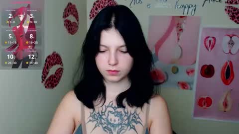 Snapshot of sweet_cherryg chatting on 10.11.25 Ivy online show from 10.11.25