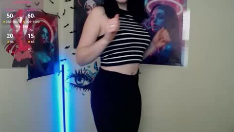 Snapshot of sweet_cherryg chatting on 10.29.25 Ivy online show from 10.29.25