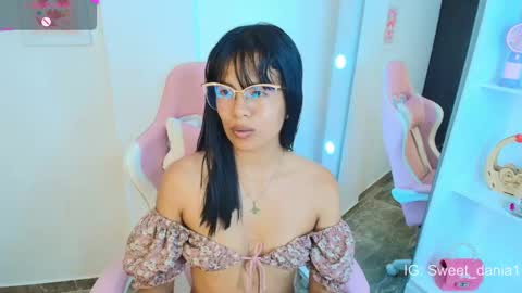sweet_dania_ online show from 03.04.25