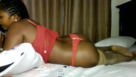 Snapshot of sweet_ebony001 chatting on 07.27.26 sweet_ebony001 online show from 07.27.26
