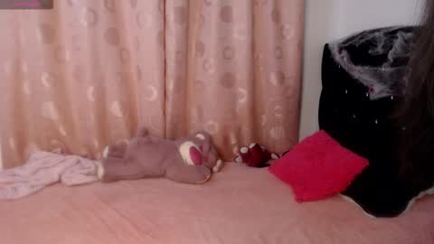 Snapshot of sweet_hannaah chatting on 10.10.25 Hannah online show from 10.10.25