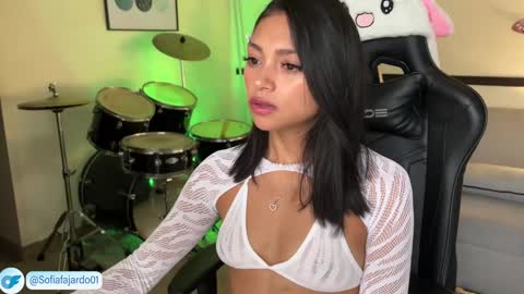 Snapshot of sweet_littleee chatting on 12.13.24 free            private online show from 12.13.24