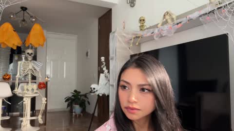 Snapshot of sweet_littleee chatting on 10.28.25 free            private online show from 10.28.25