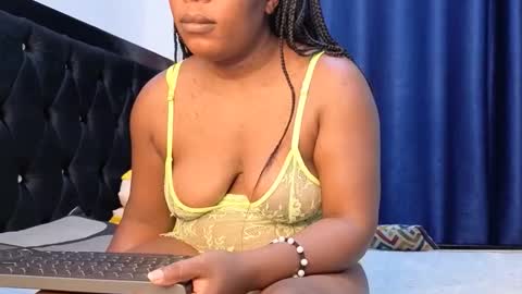 Snapshot of sweet_lizzyy chatting on 11.13.25 Sweet lizzyy online show from 11.13.25