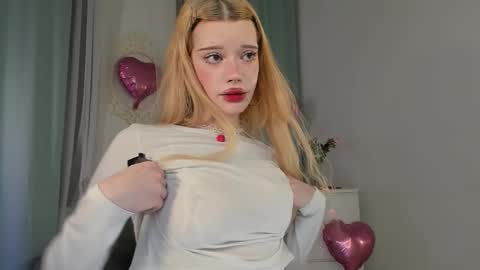 Snapshot of sweet_melissa133 chatting on 02.13.26 Melissa. Join me on Fansly link in social medias online show from 02.13.26