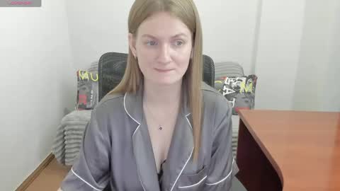 Snapshot of sweet_melody_of_ur_heart chatting on 05.13.26 Mila online show from 05.13.26
