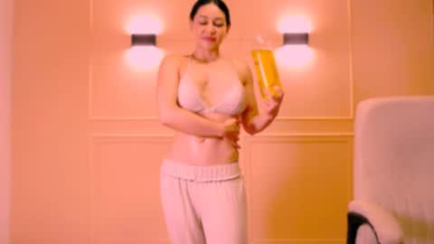 Snapshot of sweet_of_venus chatting on 09.30.25 My name is Catalina. Please say hello I like to chat with you. If you have requests please use tip online show from 09.30.25